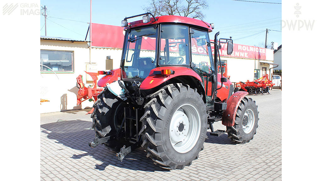 Question illustration: An agricultural tractor without a trailer should be marked with: