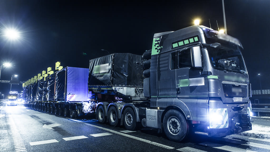 Bild zur Frage: Wenn Sie ein übernormatives Fahrzeug mit dem tatsächlichen Gesamtgewicht über 80 t führen, besteht die Assistanzpflicht dieses Fahrzeugs von zwei Pilotfahrzeugen?