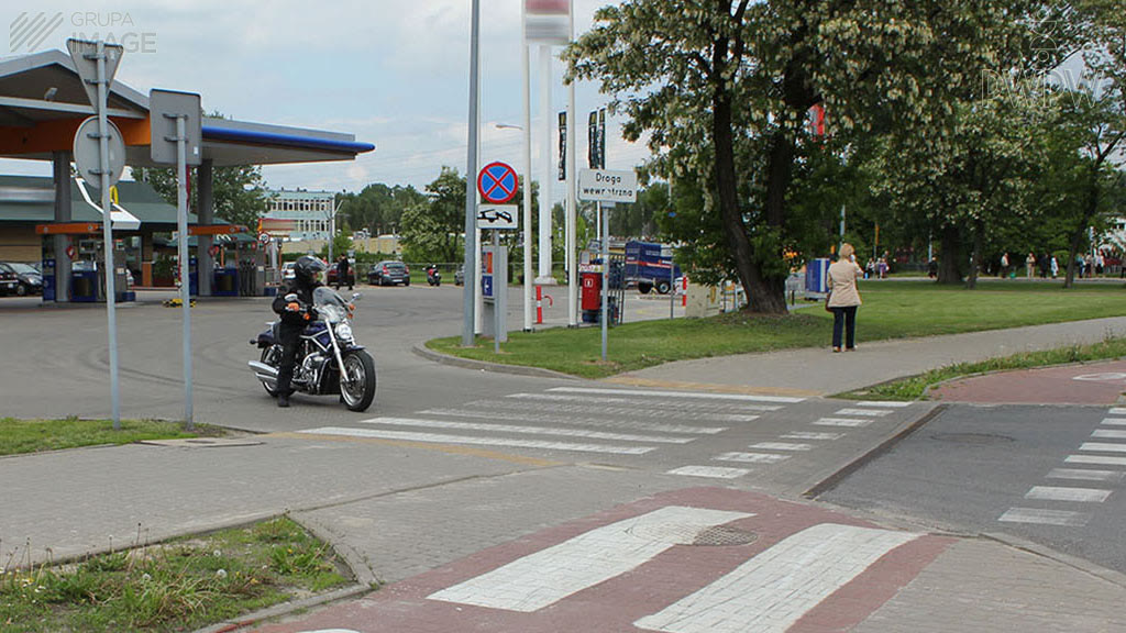 Bild zur Frage: Welche der hier genannten Regeln sollten Sie  beim Betanken eines Motorrads anwenden?