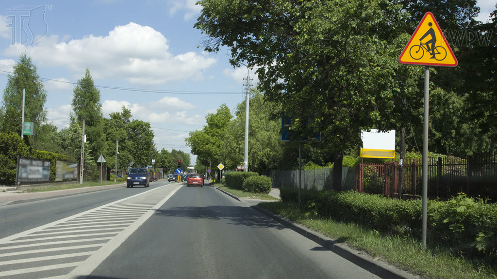 Bild zur Frage: Wirst du in der abgebildeten Situation vor einer Stelle gewarnt, an der Fahradfahrer auf die Fahrbahn entweder kommen oder sie überqueren?
