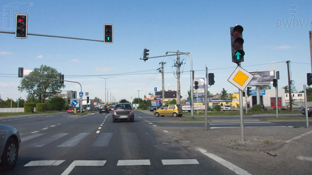 Bild zur Frage: Darf man in der dargestellten Situation rechts abbiegen, sofern man den Straßenverkehr nicht behindert?