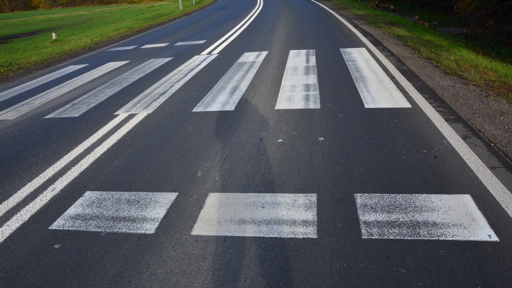 Question illustration: Does the visible line consisting of rectangles indicate a place of absolute stop before the pedestrian crossing?