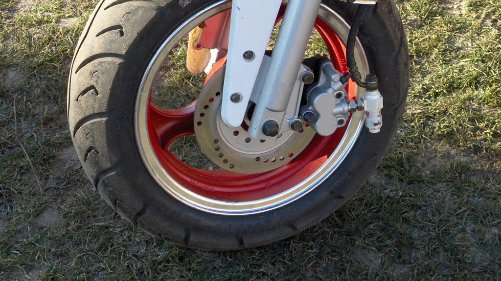Question illustration: What may be the consequence of insufficient air pressure in the tyres?