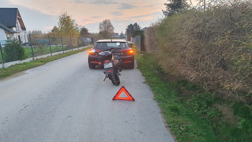 Question illustration: When involved in a road accident in which there are no dead or injured persons, are you obliged to remove the vehicle from the road?