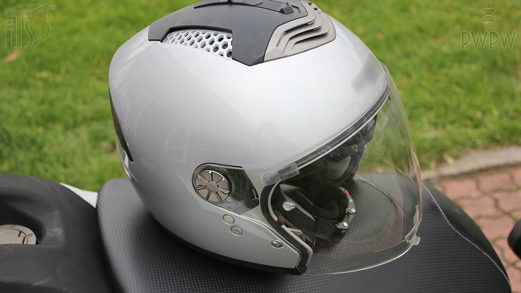 Bild zur Frage: Sollen Sie einen Schutzhelm tragen, wenn Sie mit einem Moped fahren?
