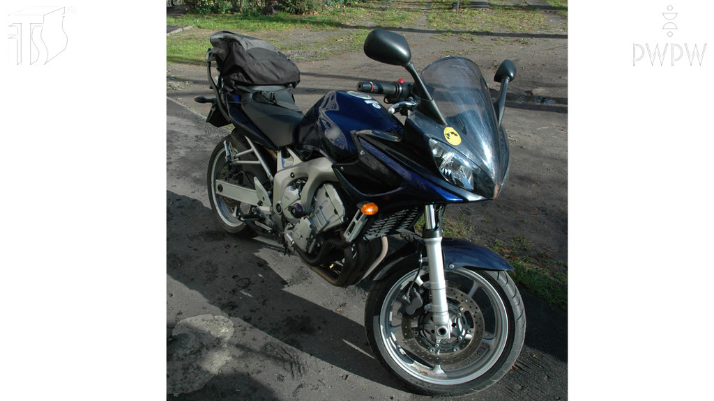 Question illustration: How can you place a load transported on a motorcycle?