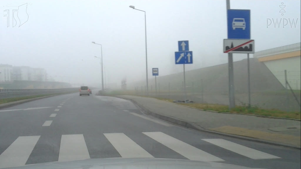 Bild zur Frage: Sollen Sie hinter einem Fahrzeug, das durch eine Panne auf einer so gekennzeichneten Straße liegenbleibt, ein reflektierendes Warndreieck in einer Entfernung von 100 m aufstellen?