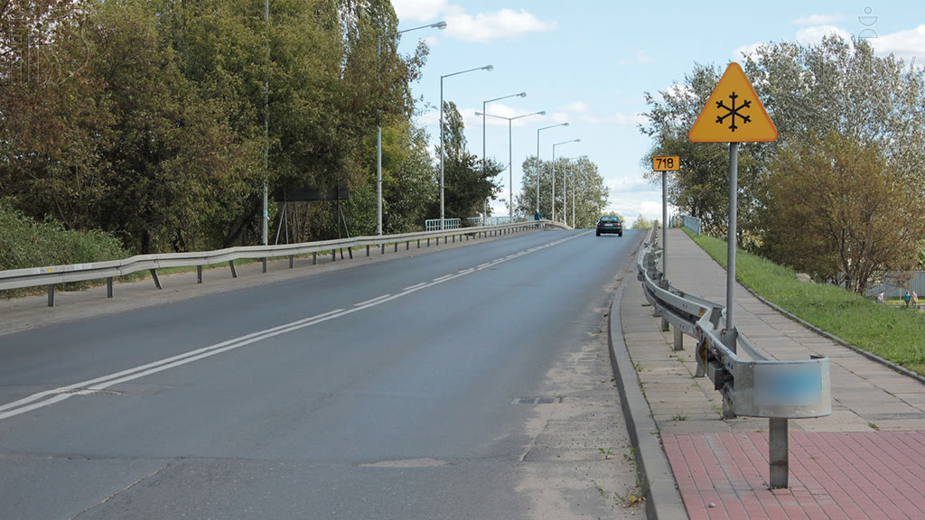 Ілюстрація до питання: Чого можна сподіватися, в'їжджаючи на міст, позначений цим знаком?