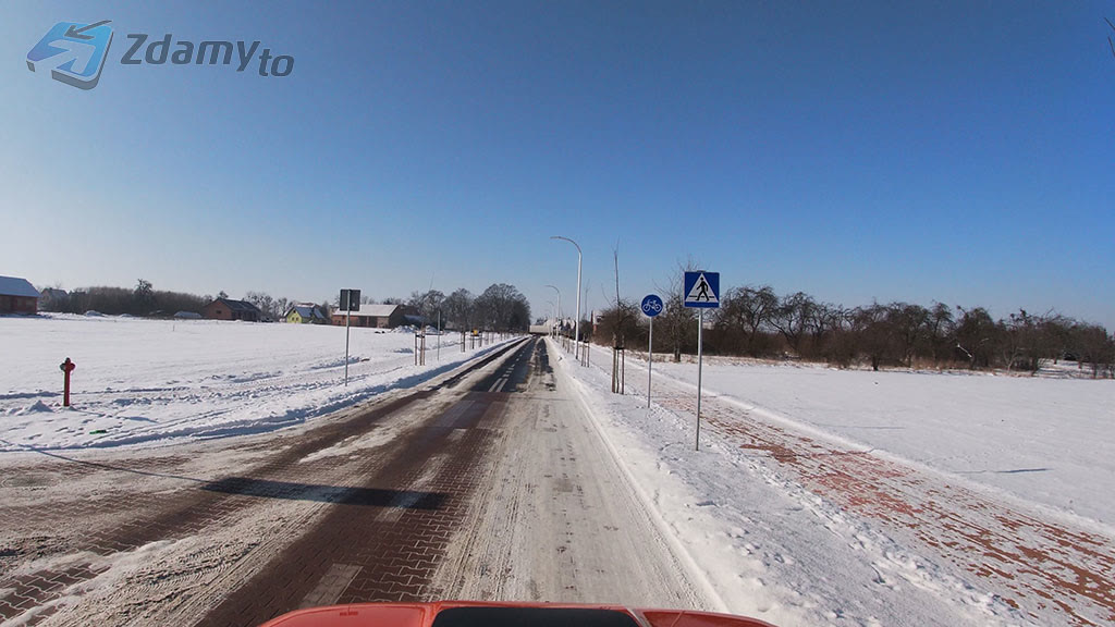 Question illustration: Are you approaching a bicycle crossing in the presented situation?