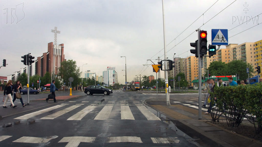 Question illustration: In the presented situation are you allowed to turn right without stopping before the traffic lights?
