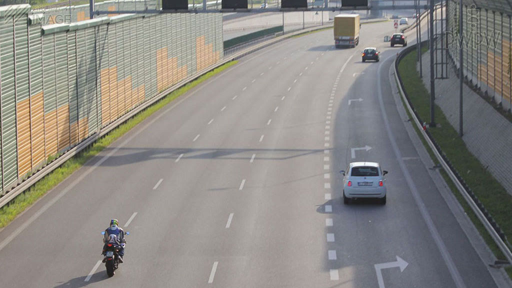 Question illustration: You are riding a motorcycle from behind the acoustic screen which ends on the left side of the road. In this situation should you expect: