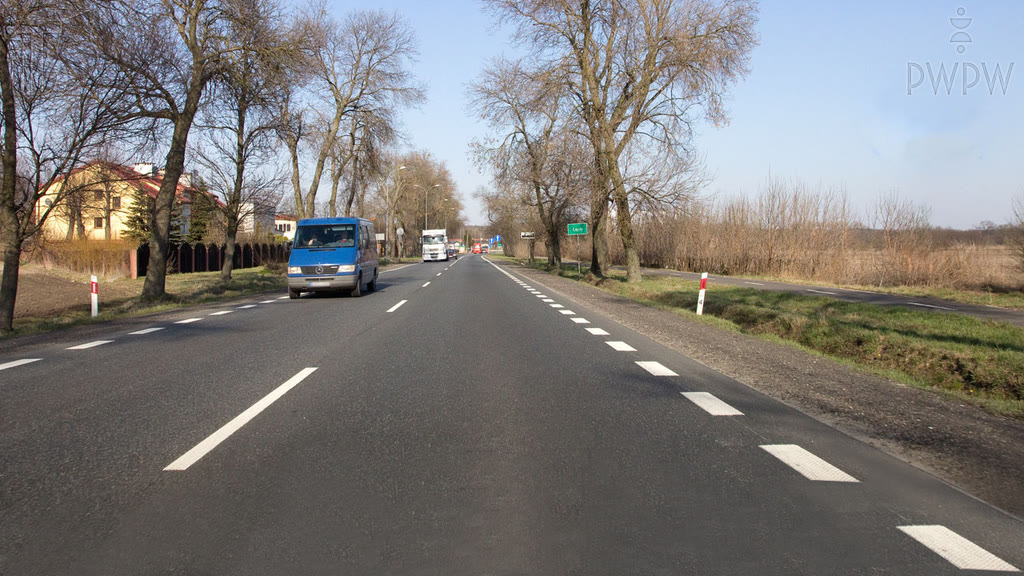 Question illustration: Are you allowed to stop the vehicle on the hard shoulder in this situation?