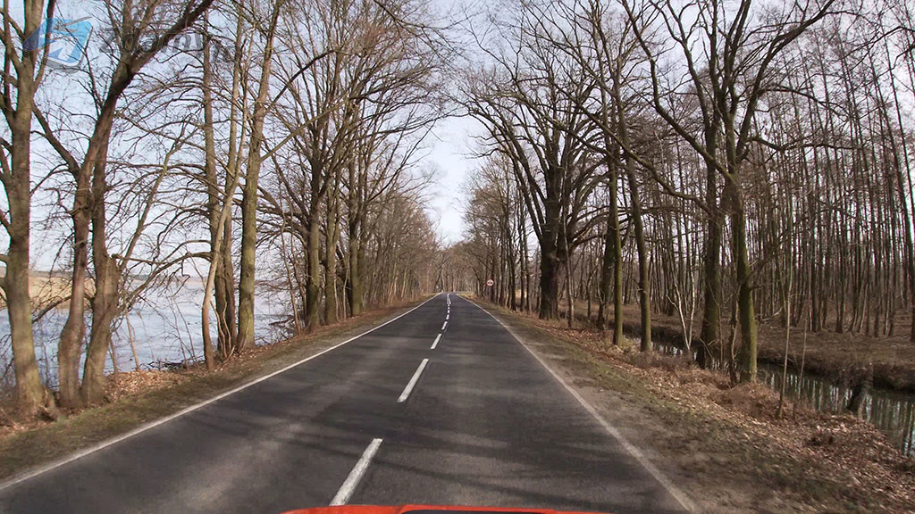 Bild zur Frage: Dürfen  Sie an dieser Stelle am linken Fahrbahnrand anhalten?