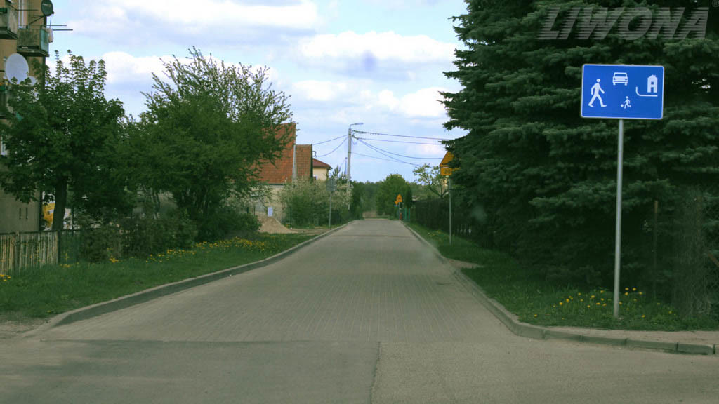 Question illustration: When driving a motor vehicle with a trailer in a residential area, are you entitled to drive at 30 km/h?