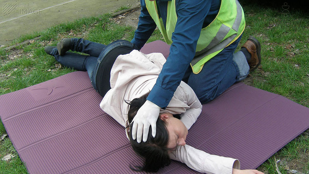 Question illustration: Should a person who has regained his breath but is unconscious be placed in the recovery position?