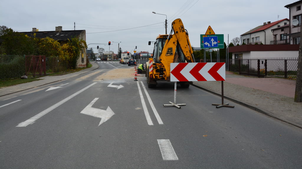 Question illustration: In this situation, should the driver pass the vehicle and reduce speed if necessary?