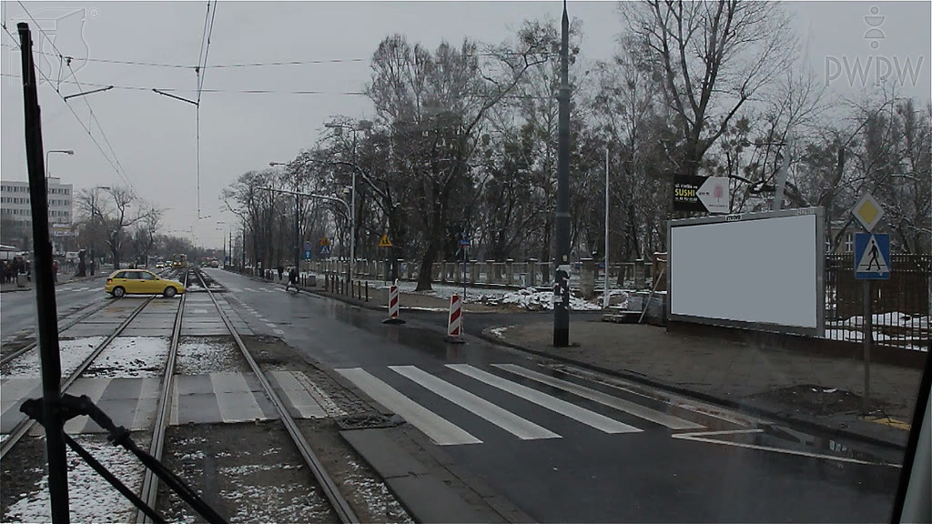 Question illustration: In this situation, are you obliged to allow the driver to leave the intersection?