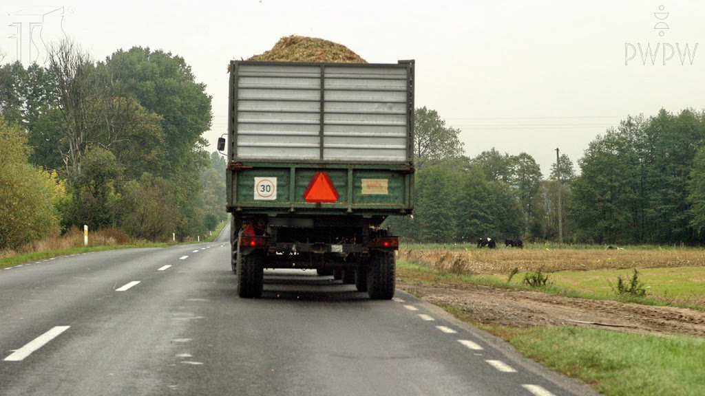 Question illustration: How should you transport loose cargo?