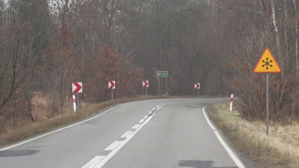 Bild zur Frage: Warnt dieses Verkehrszeichen vor einer Gefahr der möglichen Glatteisbildung auf der Fahrbahn?