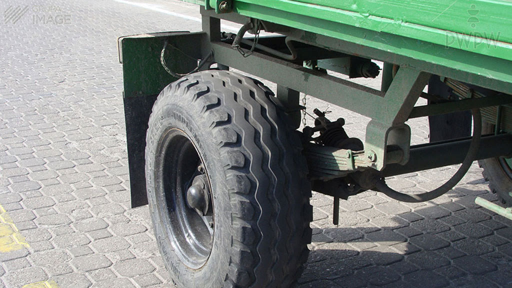 Question illustration: Which of the following requirements should tyres of an agricultural tractor meet?