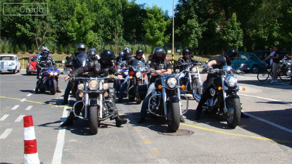 Question illustration: You can ride a motorcycle in an organized column provided that it does not exceed: