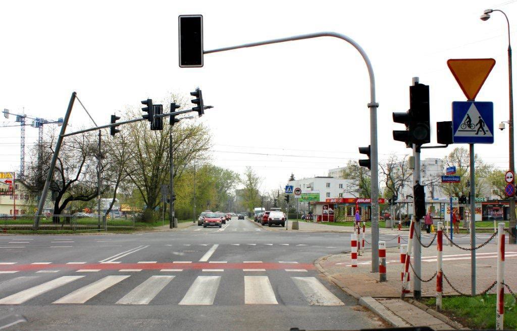 Question illustration: In this situation, are you approaching a crossing for cyclists and pedestrians?
