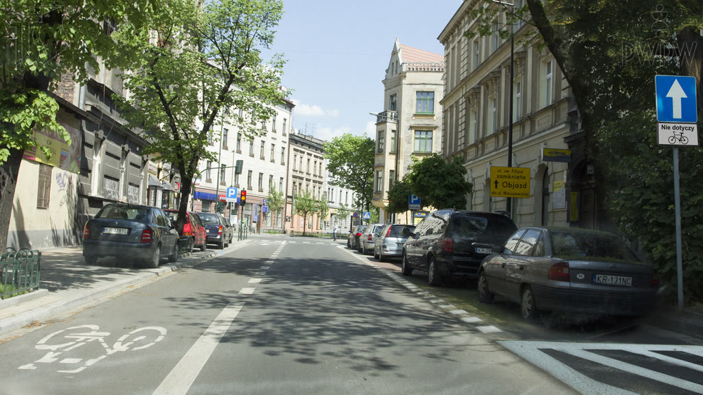 Question illustration: Can you expect cyclists coming from the opposite direction on this road?