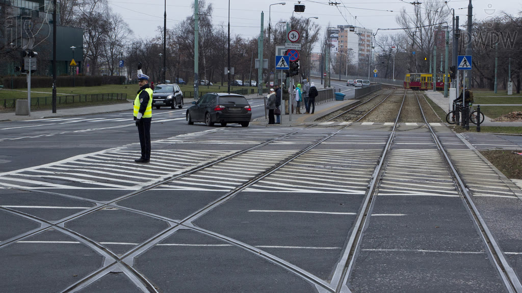 Question illustration: Does the raised hand of the police officer indicate that a change in the signal transmitted is about to occur?