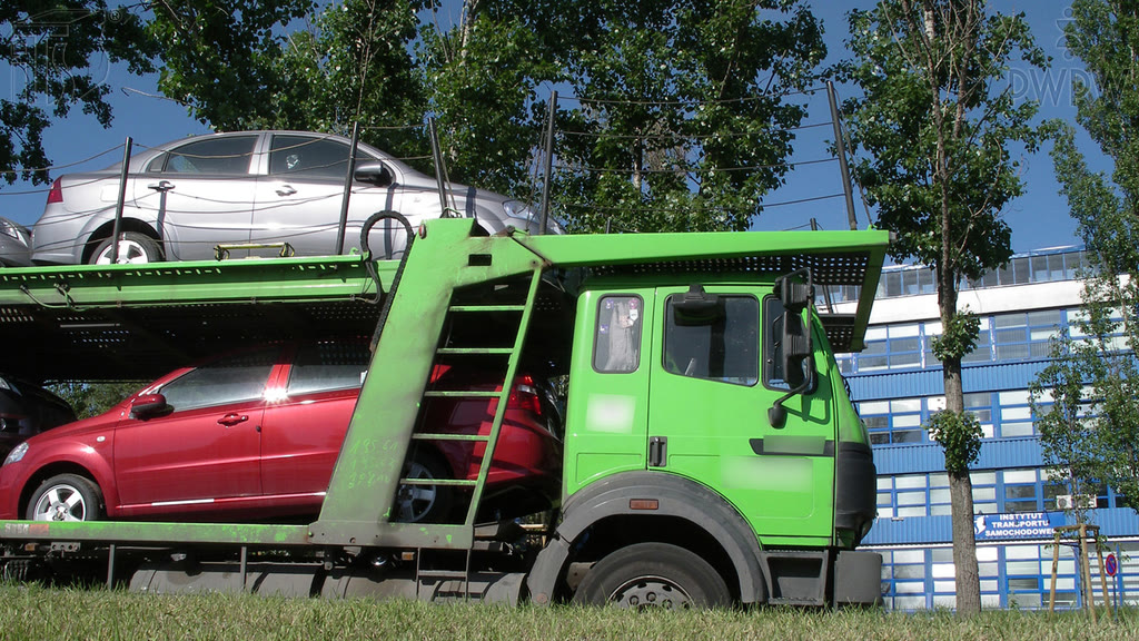 Ілюстрація до питання: У якій ситуації, керуючи вантажним автомобілем, Ви зобов’язані переконатися, що вантаж правильно закріплений?
