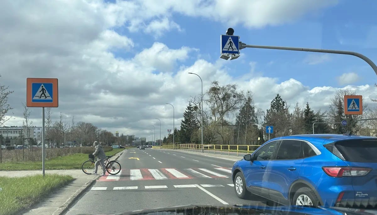 Question illustration: In the presented situation, despite exercising utmost caution, are you restricted from overtaking the vehicle in front of you?
