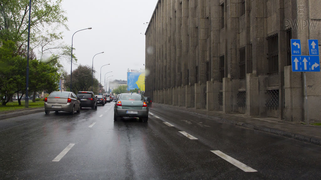 Question illustration: You intend to change into the left lane. Do you have the right of way over the vehicles driving in this lane?