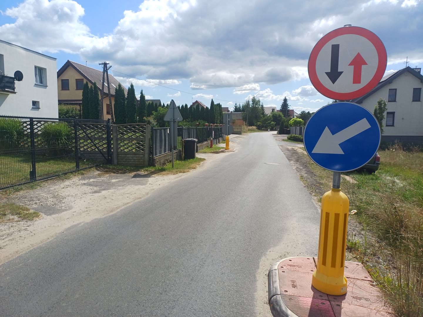 Question illustration: Does this sign indicate that you have priority over vehicles approaching from the opposite direction?