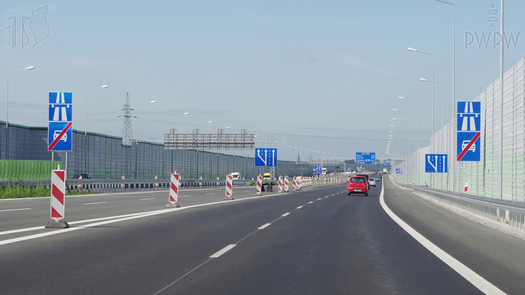Question illustration: If you ride on a motorway and are not performing any manoeuvres, should you observe the road behind the motorcycle?