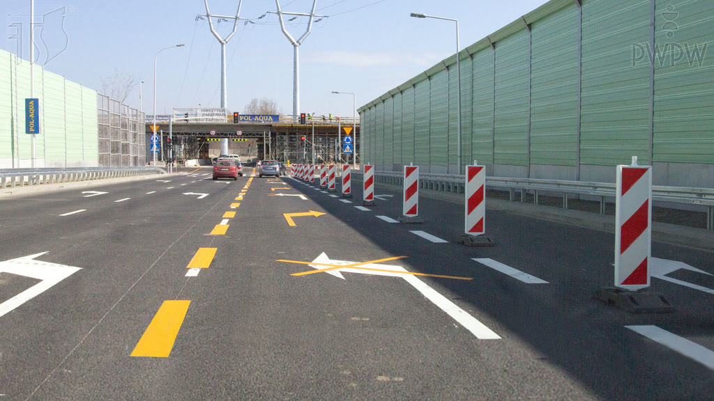 Question illustration: Are you allowed to turn left at the intersection from the lane you are taking?
