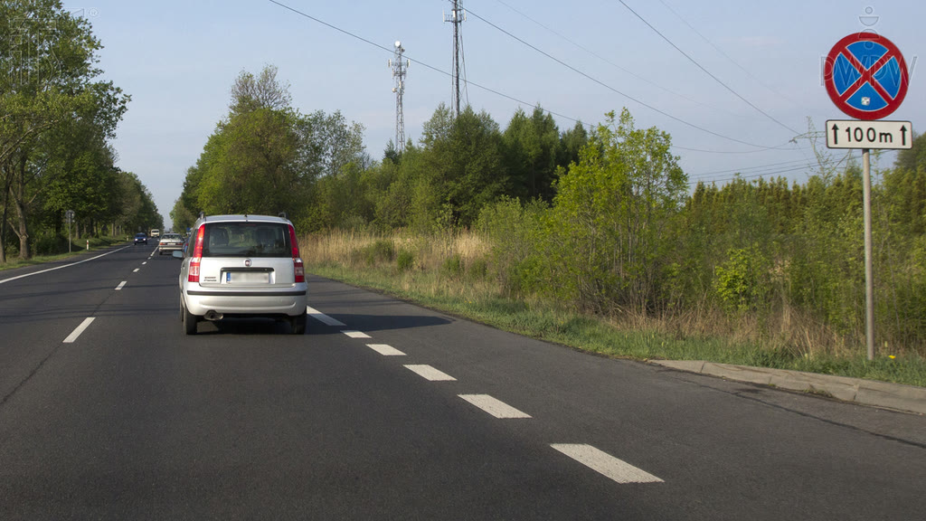 Ілюстрація до питання: Чи вказано на табличці, розміщеній під заборонним знаком, протяжність ділянки дороги, на якій діє заборона?