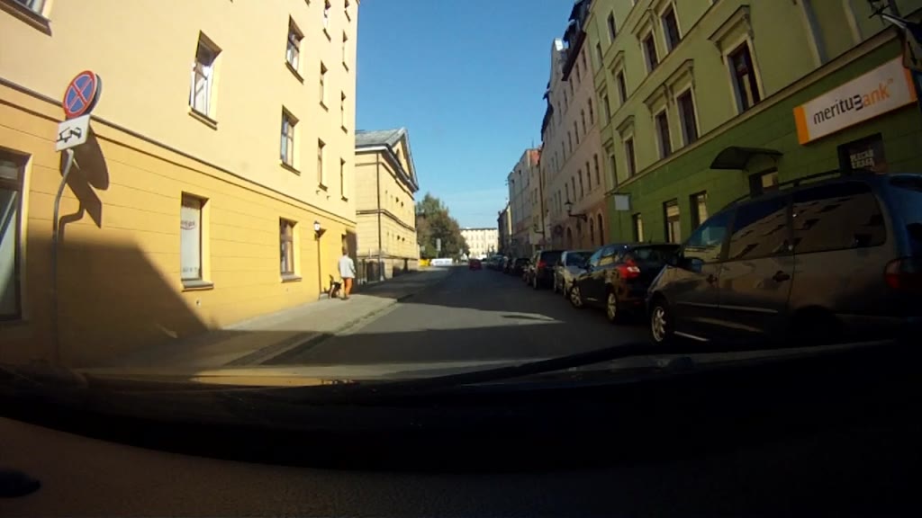 Question illustration: Does the visible prohibition sign only apply to the pavement?