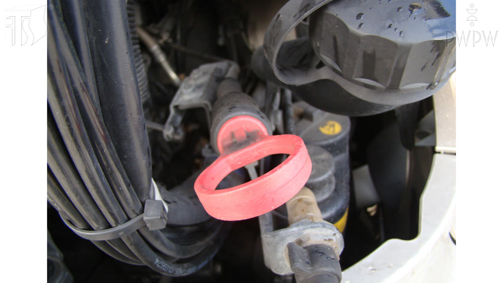 Question illustration: What may be the effect of too low oil level in the combustion engine?