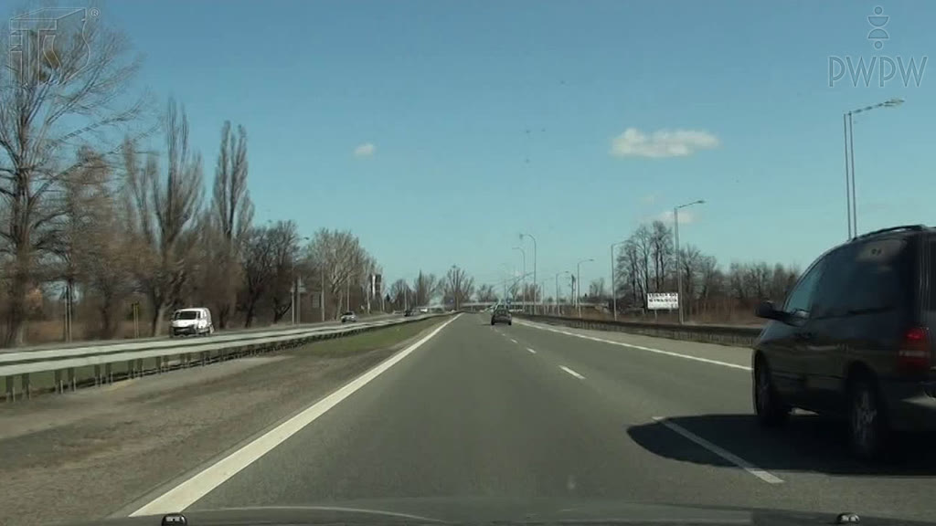 Bild zur Frage: Wann dürfen Sie nach einem auf einer Einbahnstraße mit zwei Fahrstreifen durchgeführten Überholvorgang auf den rechten Fahrstreifen wiedereinordnen?