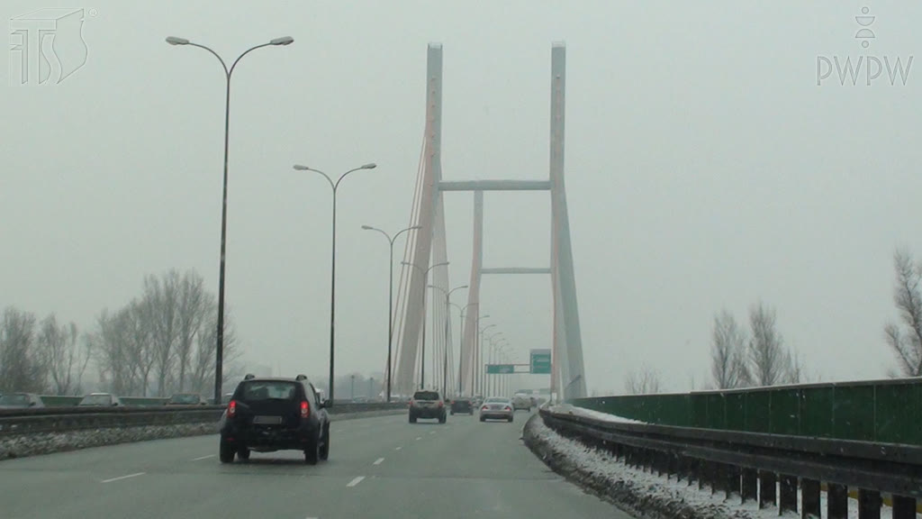 Question illustration: Is it forbidden to perform a reverse manoeuvre on a bridge?