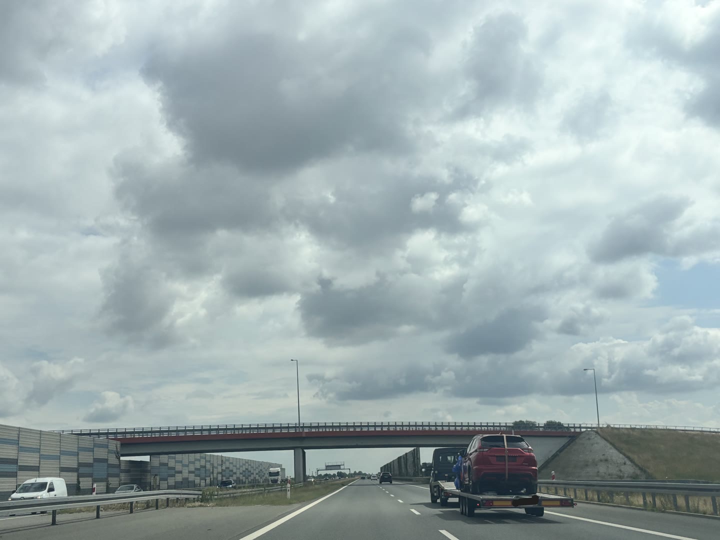 Question illustration: If the difference in speed between the overtaking vehicle and the vehicle being overtaken is small, will the time taken to overtake be shorter?