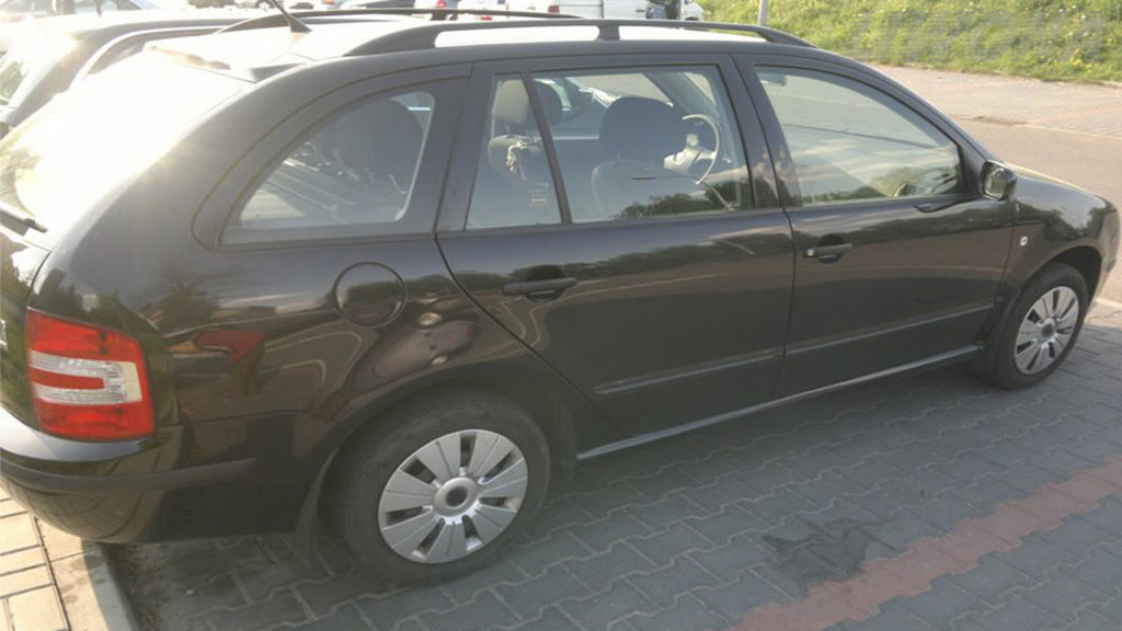 Question illustration: Are allowed to drive, if your driving licence is invalid?