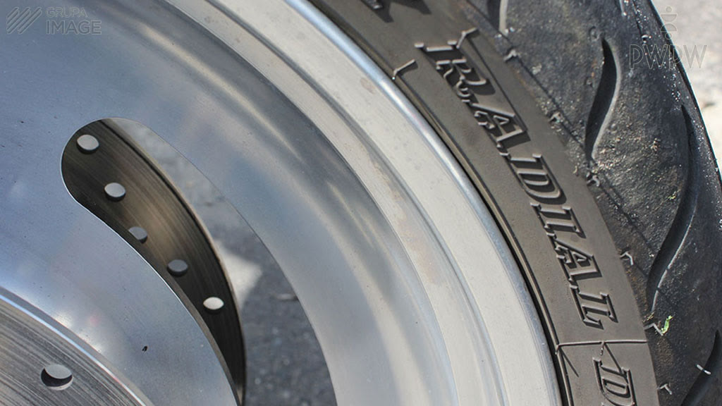 Question illustration: In what way does too low tyre pressure affect the safe operation of a motorcycle?