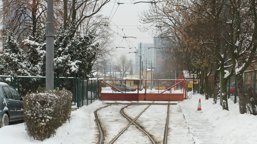 Question illustration: What could be the reason for excessive skidding of the tram during start-upand braking?