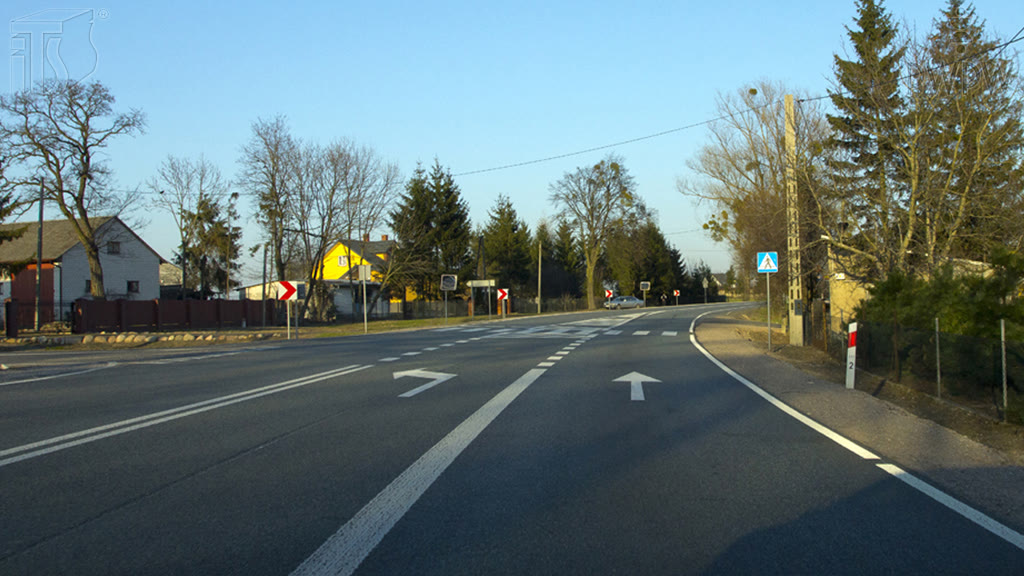 Question illustration: Will you be able in this situation to turn left properly from the right lane you are taking?