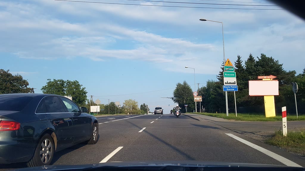 Bild zur Frage: Mit welcher zulässigen Höchstgeschwindigkeit darf der Busfahrer hinter diesem Verbot weiter fahren?