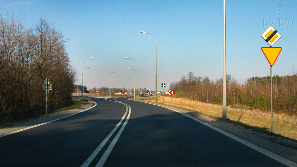 Bild zur Frage: Wirst du in der abgebildeten Situation darüber informiert, dass bereits eine Vorfahrtsstraße beginnt?