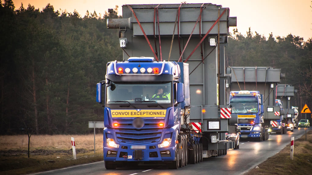 Bild zur Frage: Wenn Sie eine Fahrzeuggruppe mit der Höhe über 4 m führen, brauchen Sie dafür eine Genehmigung?