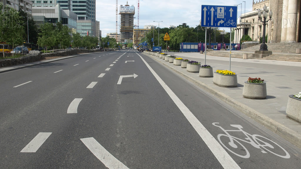 Question illustration: If you ride a single-track motorcycle, can you use the lane designated for bicycles?
