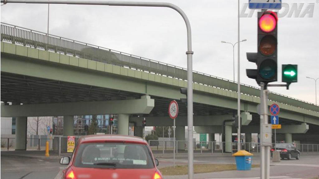 Bild zur Frage: Erlaubt das Signal das Rechtsabbiegen ohne anzuhalten?