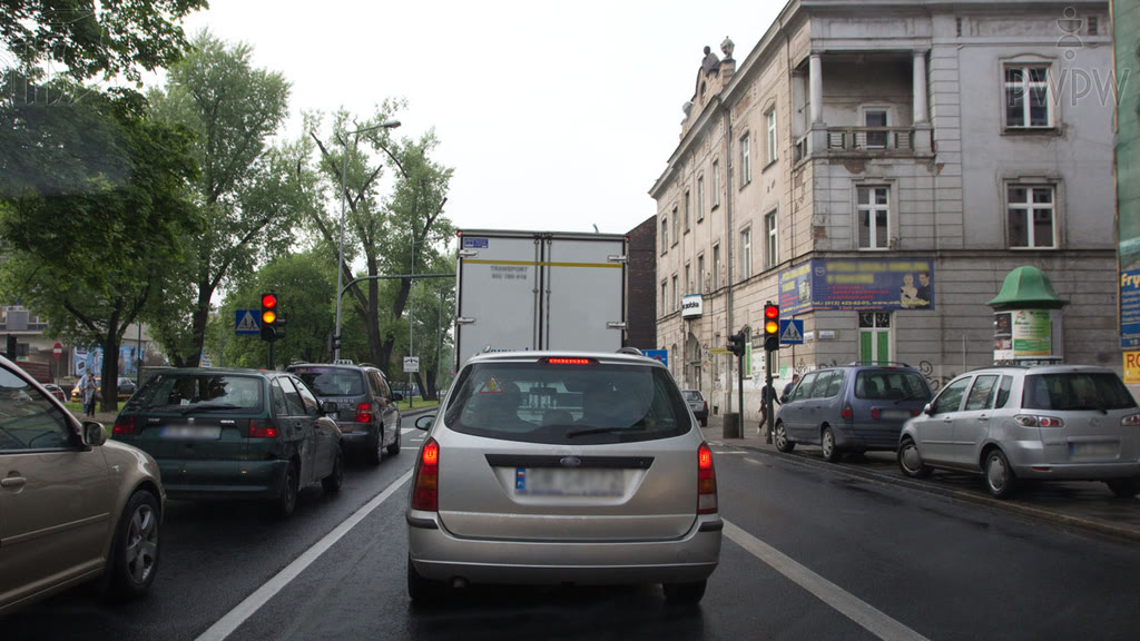 Question illustration: In the presented situation, should you expect that the next light will be green?